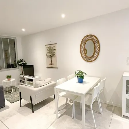 T2 Neuf - Terrace - Center, 8 Min Comedie Apartment *